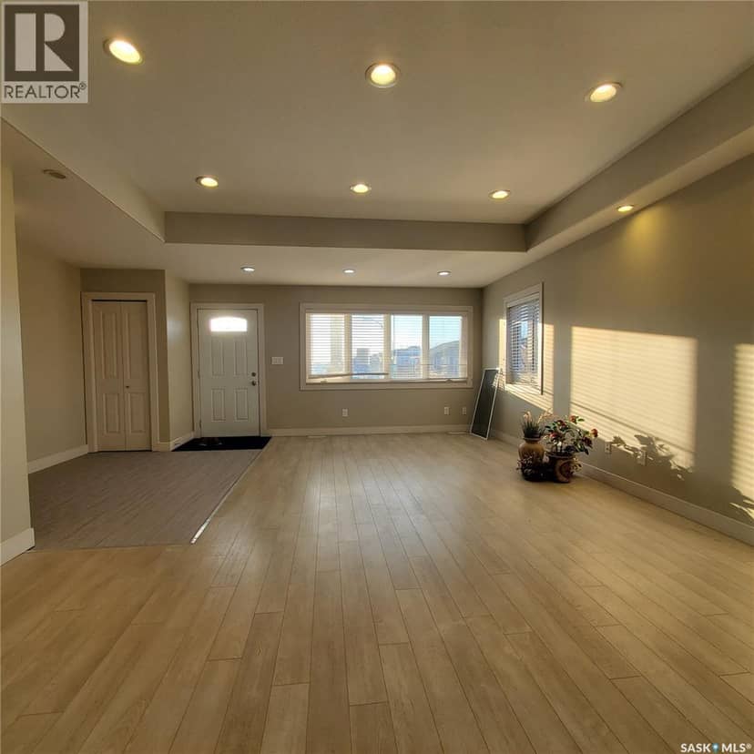 28 1703 Patrick CRESCENT — photo 11 of 30