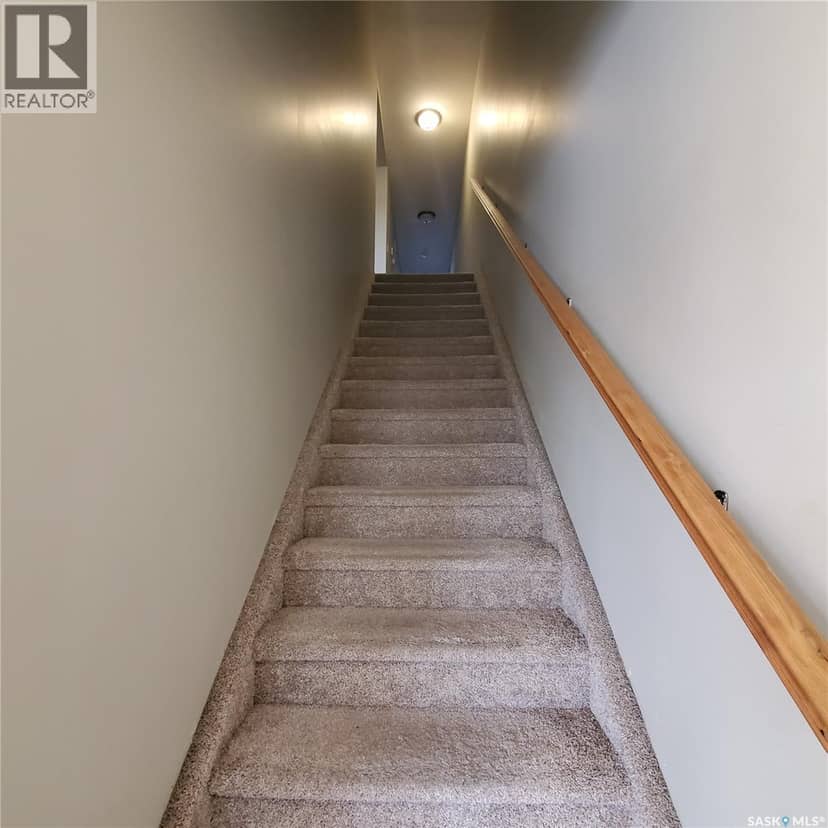 28 1703 Patrick CRESCENT — photo 12 of 30
