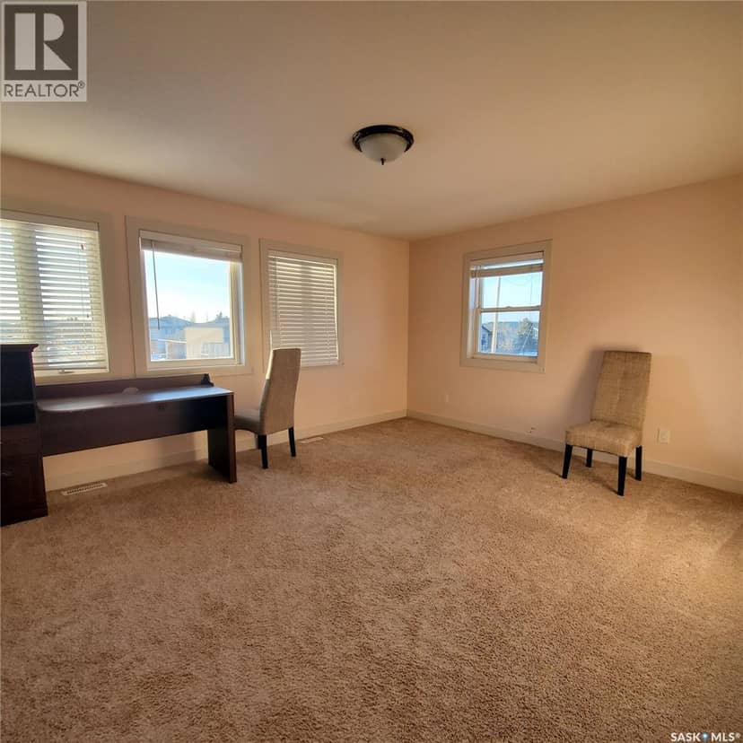 28 1703 Patrick CRESCENT — photo 13 of 30