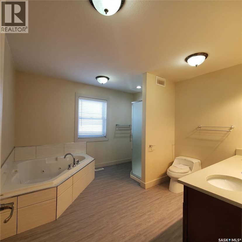 28 1703 Patrick CRESCENT — photo 15 of 30
