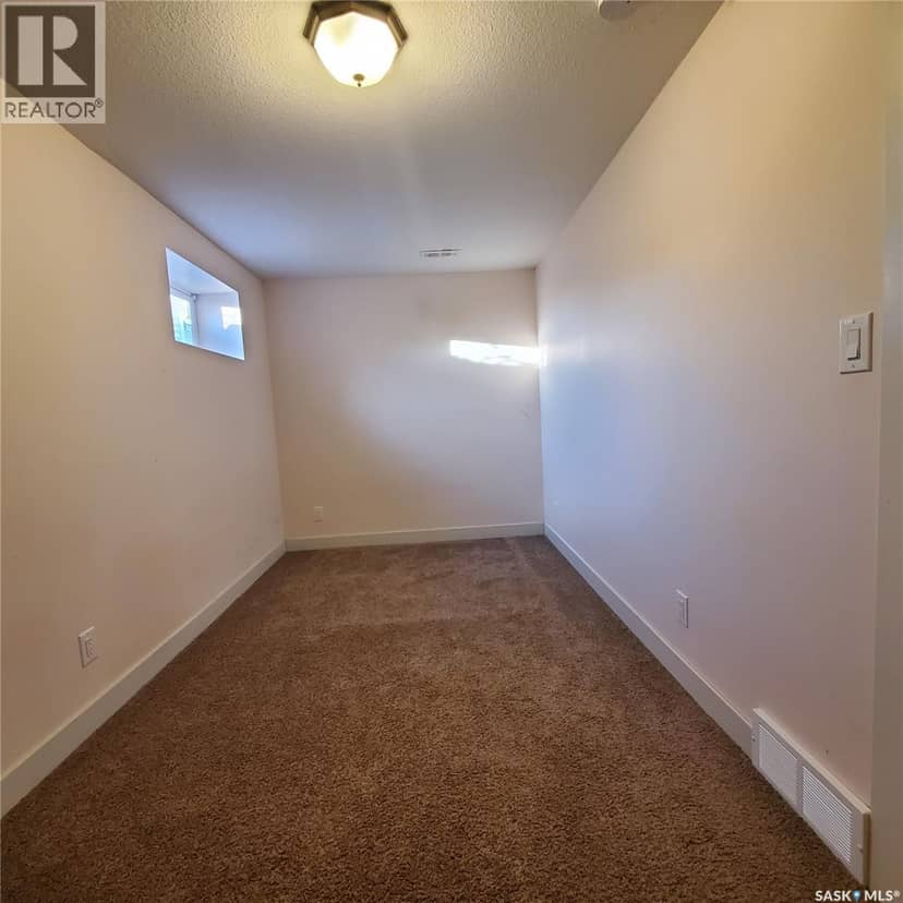 28 1703 Patrick CRESCENT — photo 26 of 30