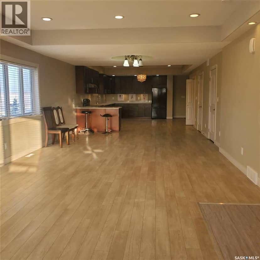 28 1703 Patrick CRESCENT — photo 5 of 30