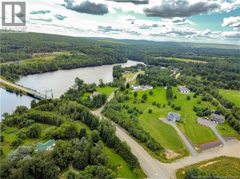 2017-04 River Bend Court, Nackawic, photo 2
