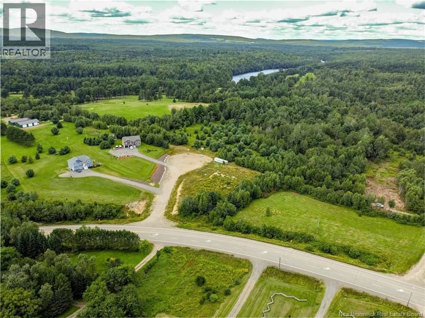2017-04 River Bend Court, Nackawic, photo 4
