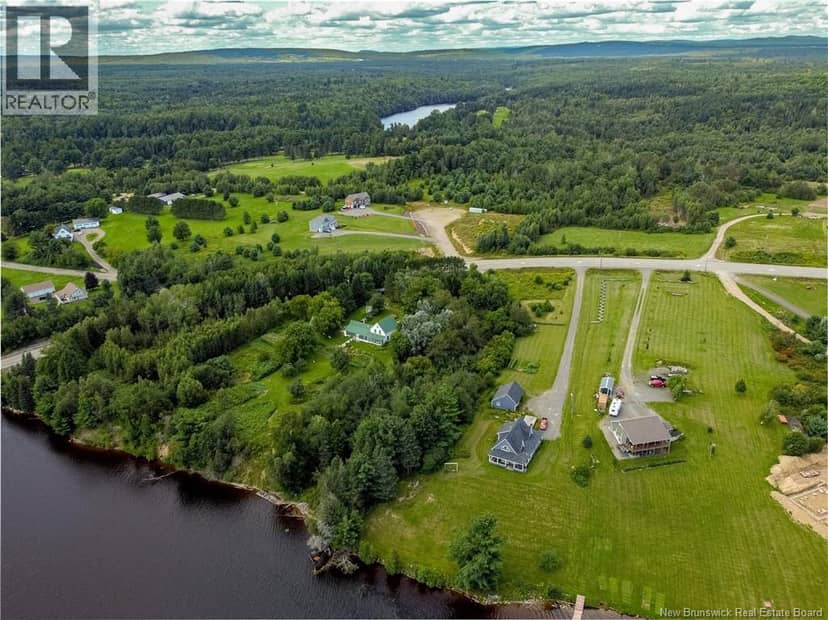2017-04 River Bend Court, Nackawic, photo 5