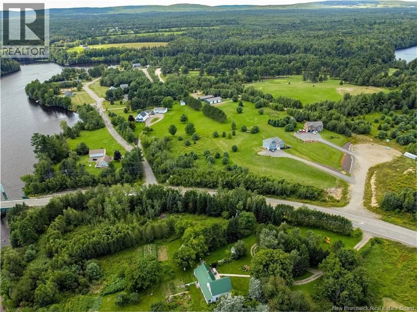 2017-06 River Bend Court, Nackawic, photo 5