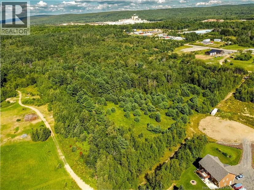 2017-06 River Bend Court, Nackawic, photo 7