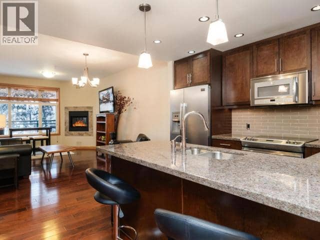 103-32 Waterfront Place — photo 4 of 23