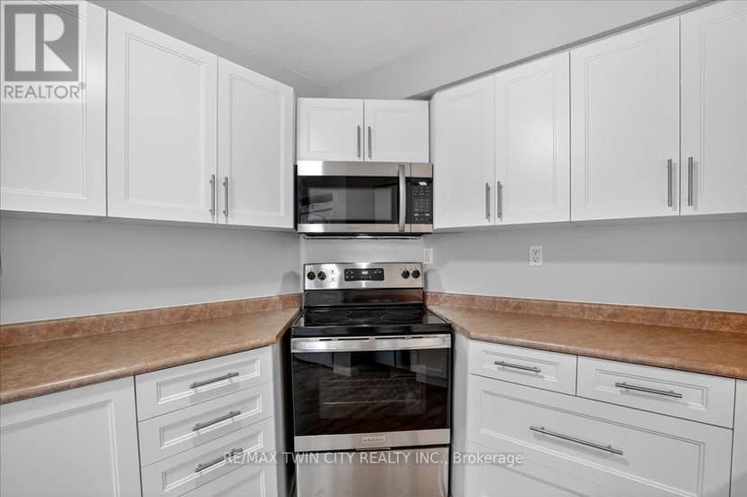 506 - 3227 King Street E — photo 12 of 40