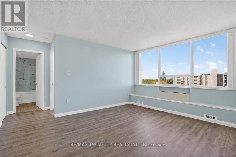506 - 3227 King Street E — photo 18 of 40