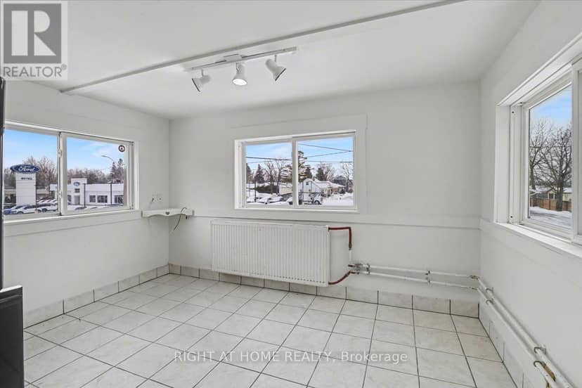 157 Lindsay Street S — photo 22 of 30