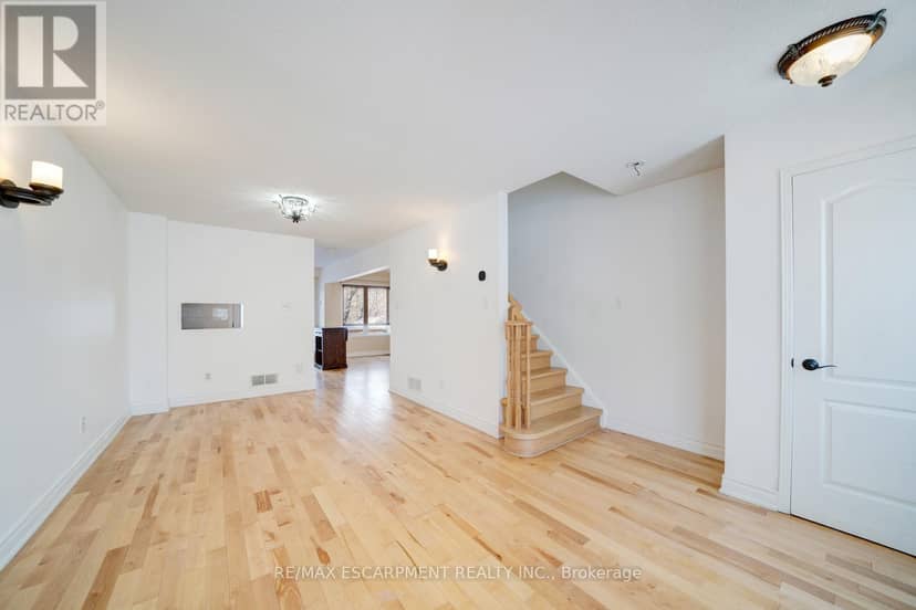 108 Olde Bayview Avenue, Richmond Hill, photo 5