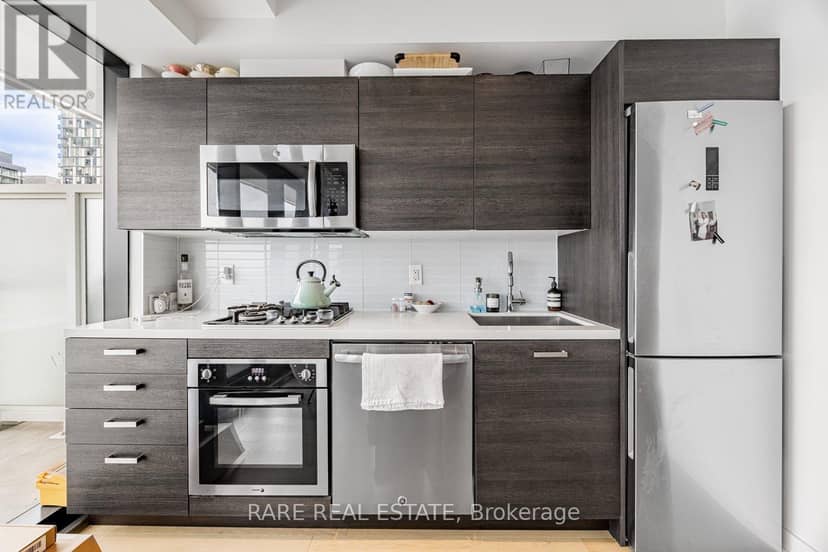 2404 - 11 Charlotte Street — photo 17 of 31