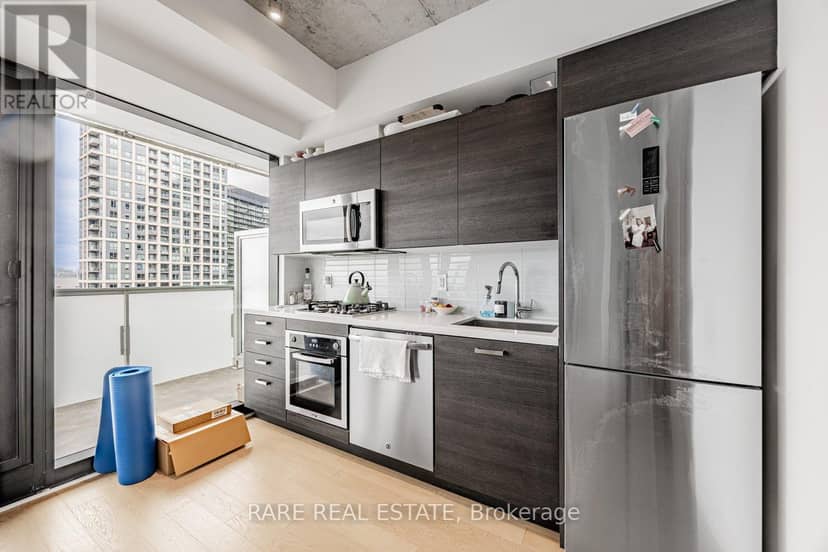 2404 - 11 Charlotte Street — photo 15 of 31