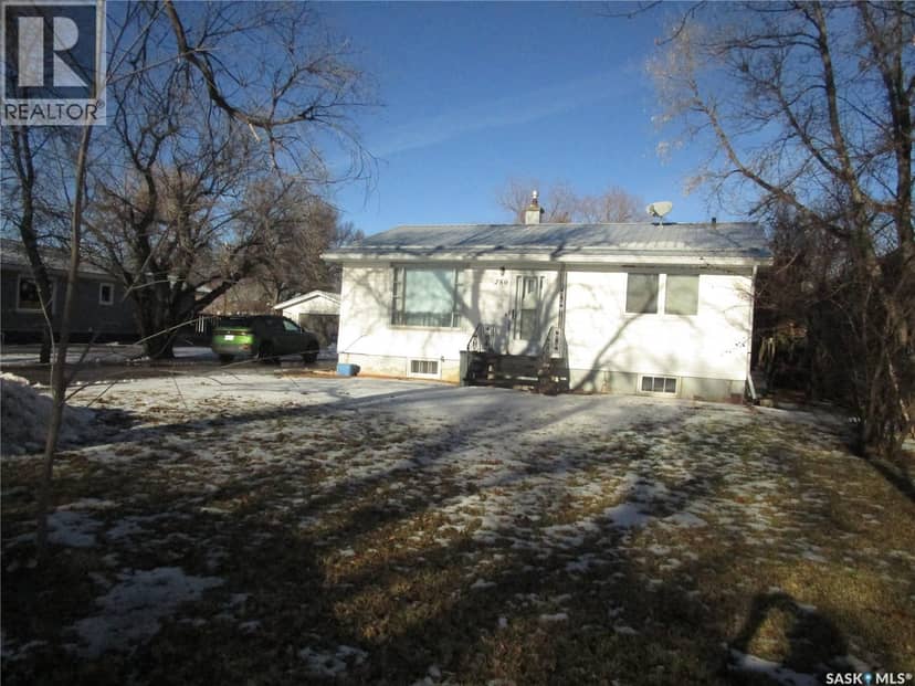 250 1st AVENUE W, Bengough