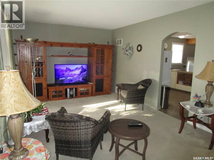 250 1st AVENUE W, Bengough, photo 3