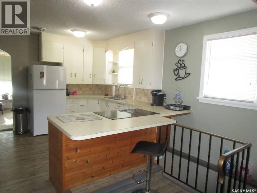 250 1st AVENUE W, Bengough, photo 6