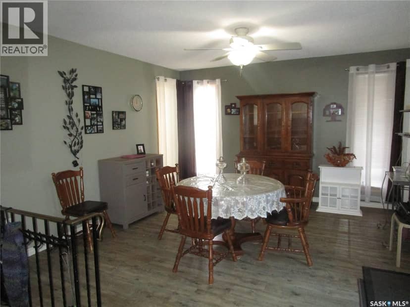 250 1st AVENUE W, Bengough, photo 4