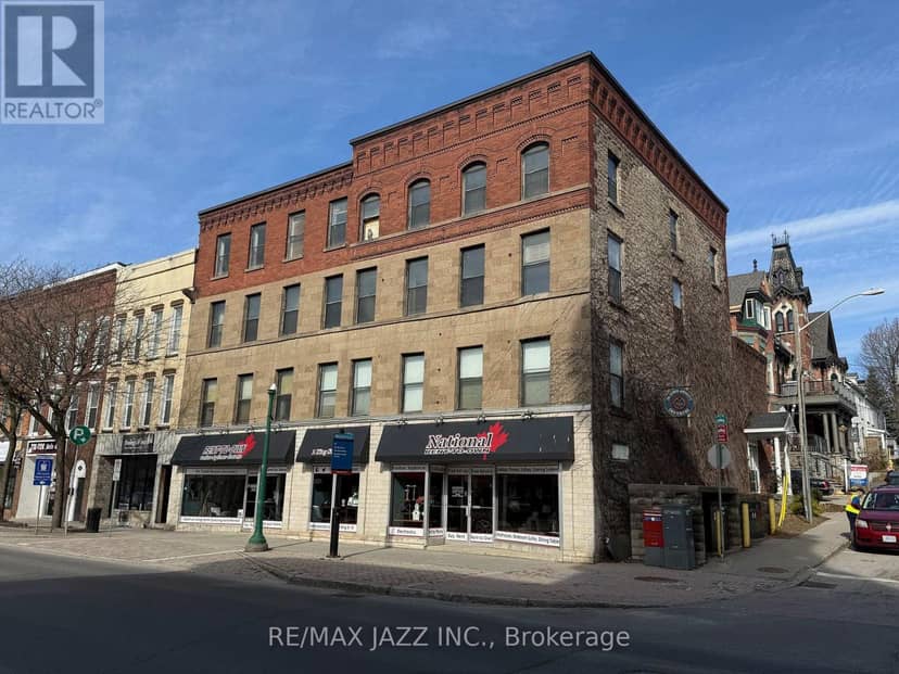 2 King Street W — photo 1 of 10