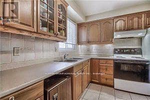 47 Riviera Drive, Vaughan, photo 3
