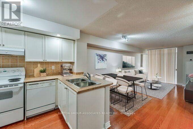 609 - 5229 Dundas Street W — photo 7 of 39