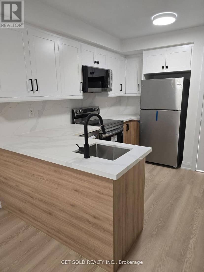 421 - 8 Drummond Street — photo 3 of 10