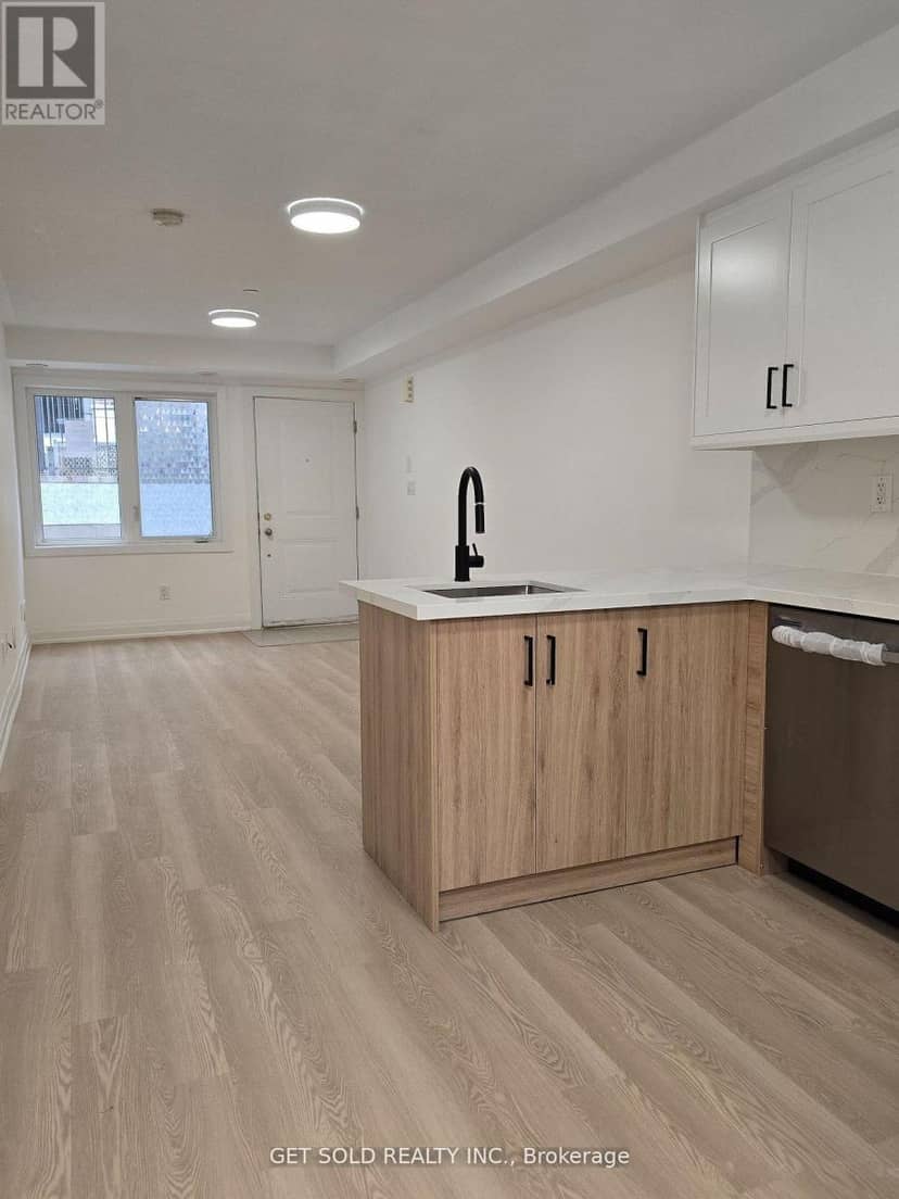 421 - 8 Drummond Street — photo 8 of 10