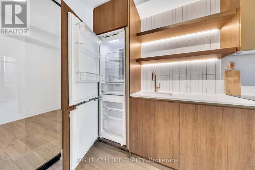 403 - 1285 Queen Street E — photo 13 of 31