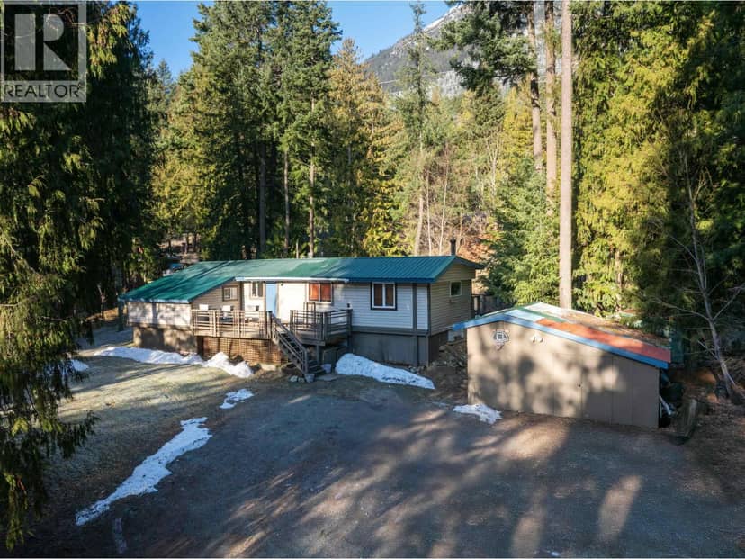 9245 PEMBERTON PORTAGE ROAD, D'Arcy