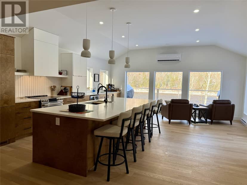 31-33 Dogwood Drive — photo 3 of 40