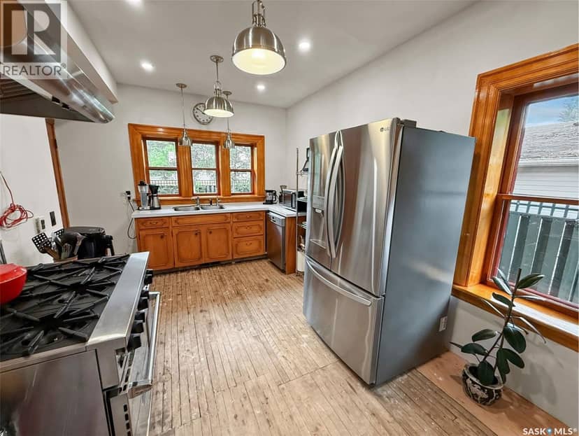 735 Sidney STREET E — photo 10 of 40