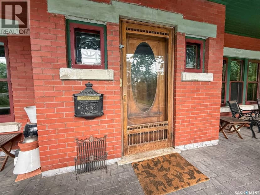 735 Sidney STREET E — photo 3 of 40