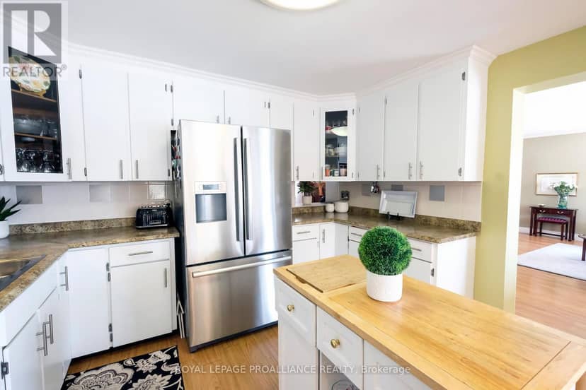 70 Front Street S, Belleville, photo 8