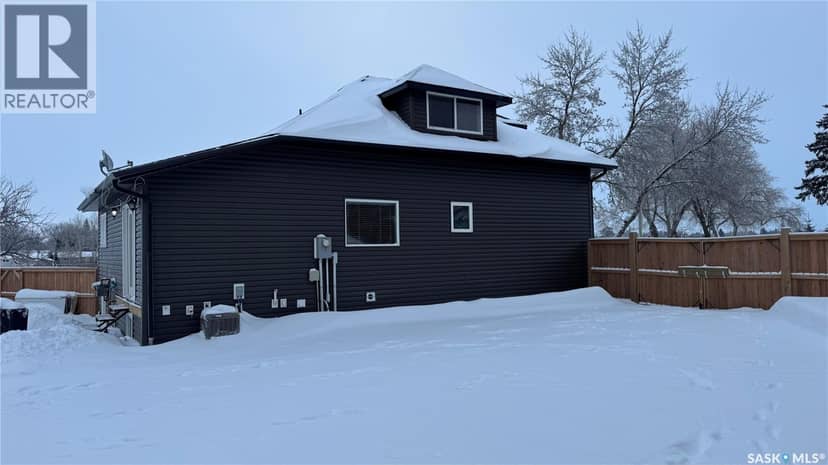 87 Collacott STREET W — photo 8 of 40