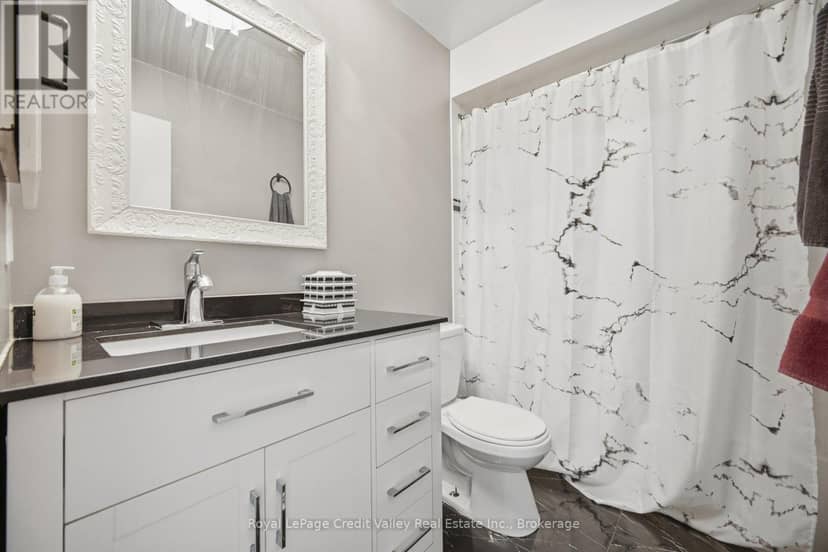 18 Silverstream Road — photo 32 of 40