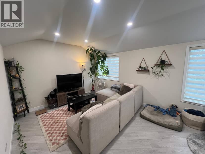 560 SPRINGER AVENUE, Burnaby