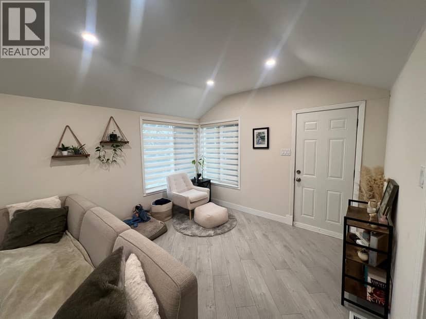560 SPRINGER AVENUE, Burnaby, photo 2