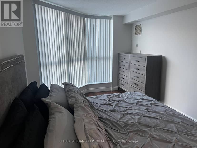 401 - 140 Dunlop Street E — photo 32 of 40