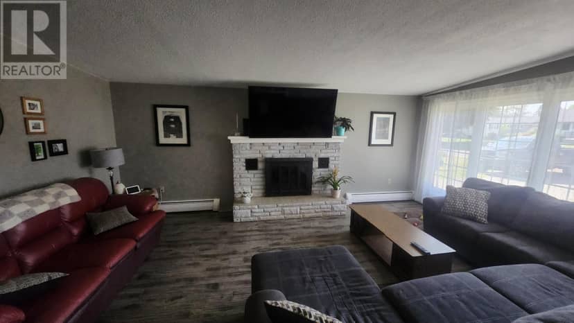 46 Saunders Avenue — photo 7 of 16