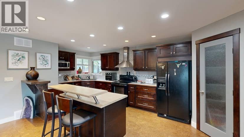 7400 Sun Peaks Drive, Vernon, photo 3