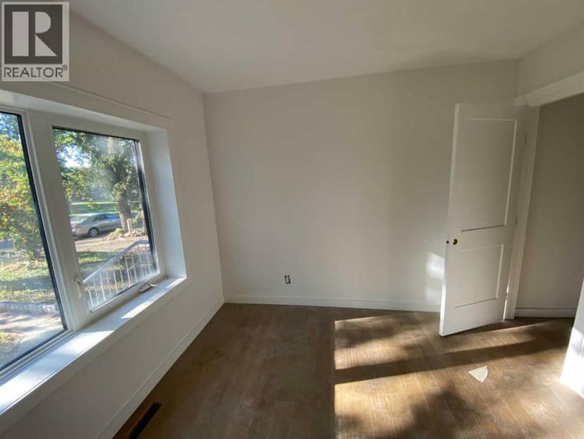564 5 Street W — photo 20 of 34