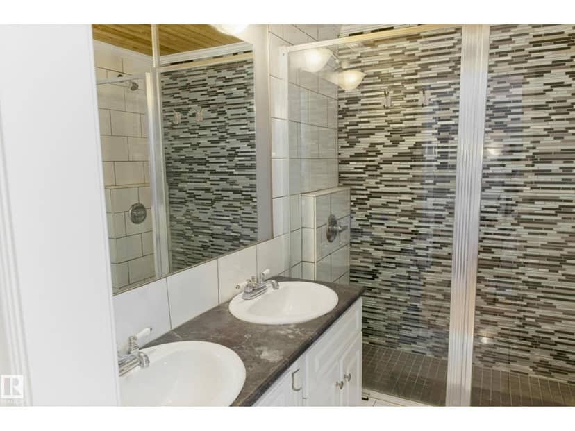 5226 43 ST — photo 31 of 40