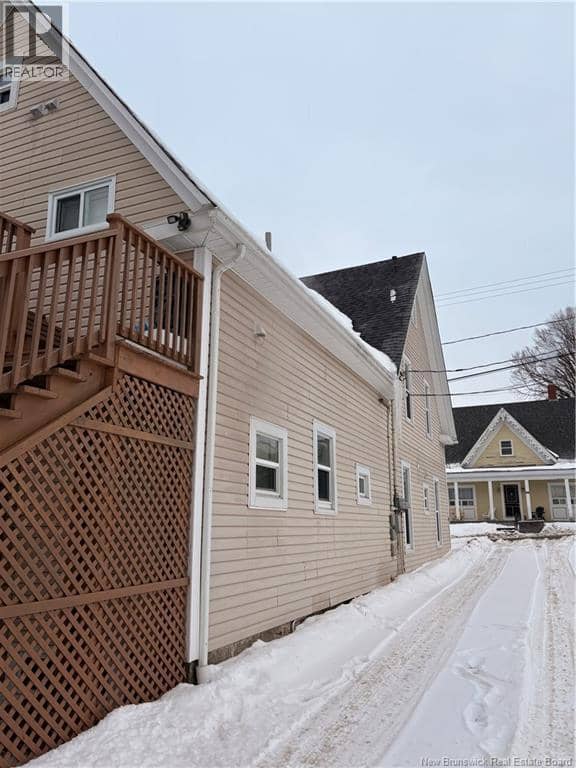 18 Carleton Street — photo 4 of 5