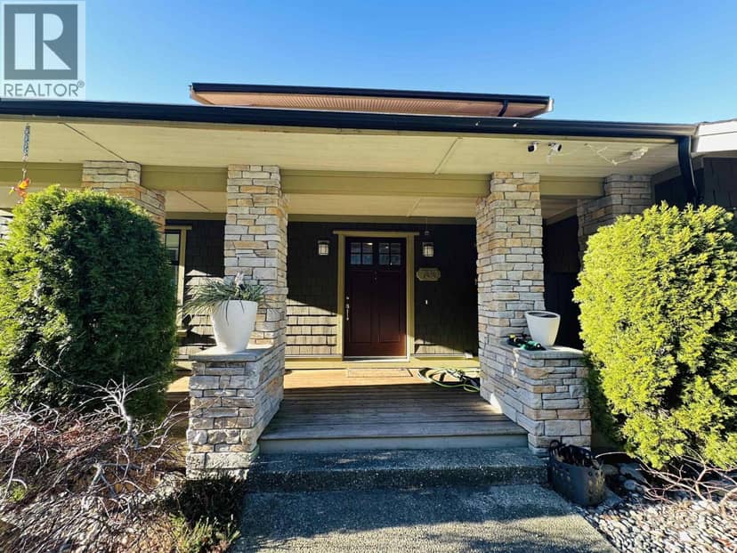 700 OCEAN CREST DRIVE, Furry Creek, photo 2