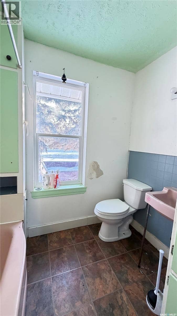260 Ferguson STREET — photo 13 of 32