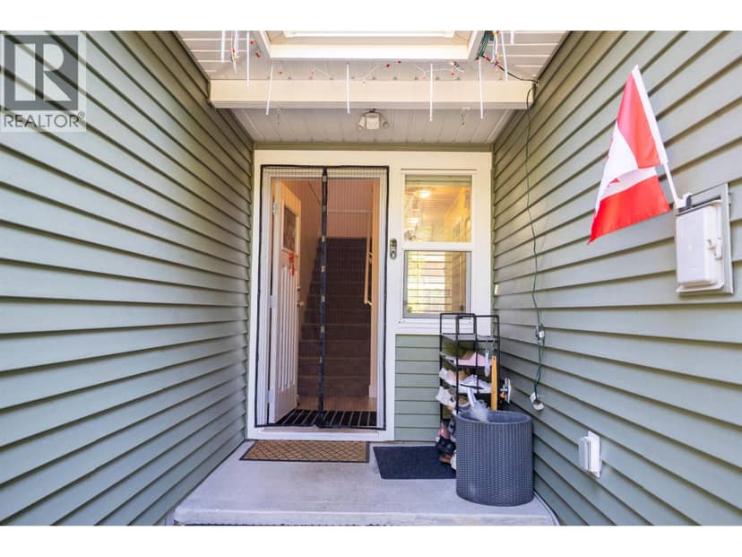 3 624 SHAW ROAD, Gibsons, photo 2