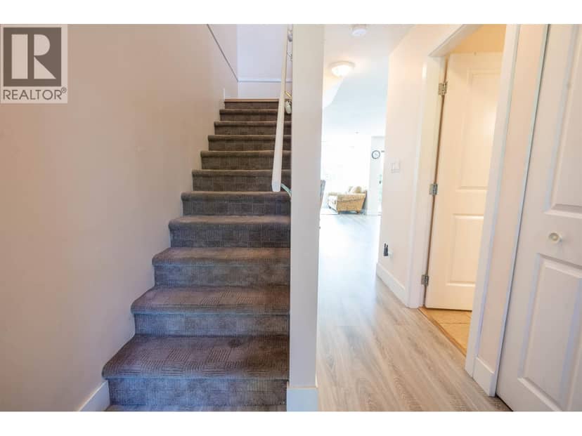 3 624 SHAW ROAD, Gibsons, photo 3