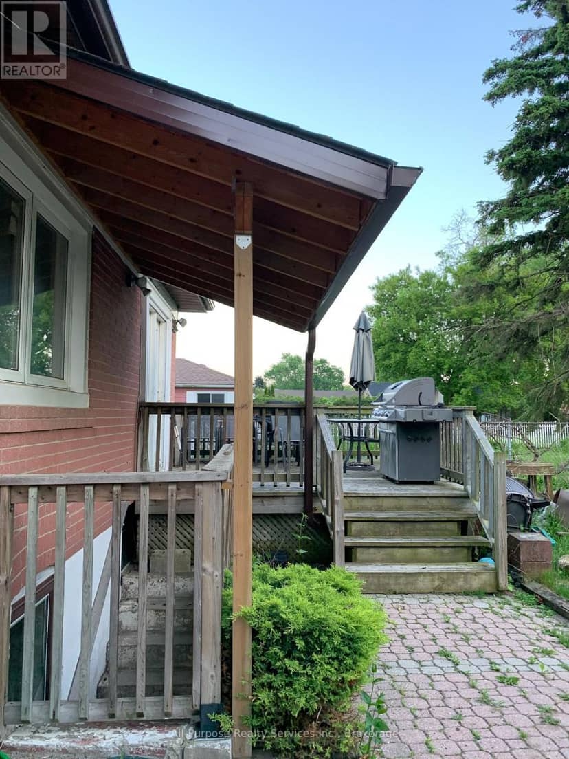96 Kitchener Road — photo 3 of 5