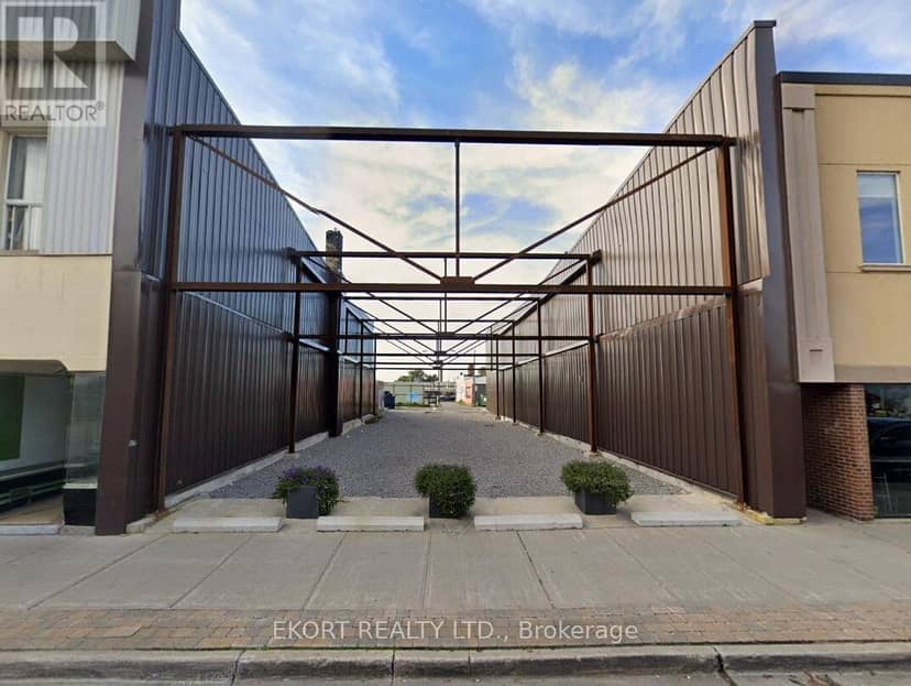 30-32 Dundas Street W, Quinte West