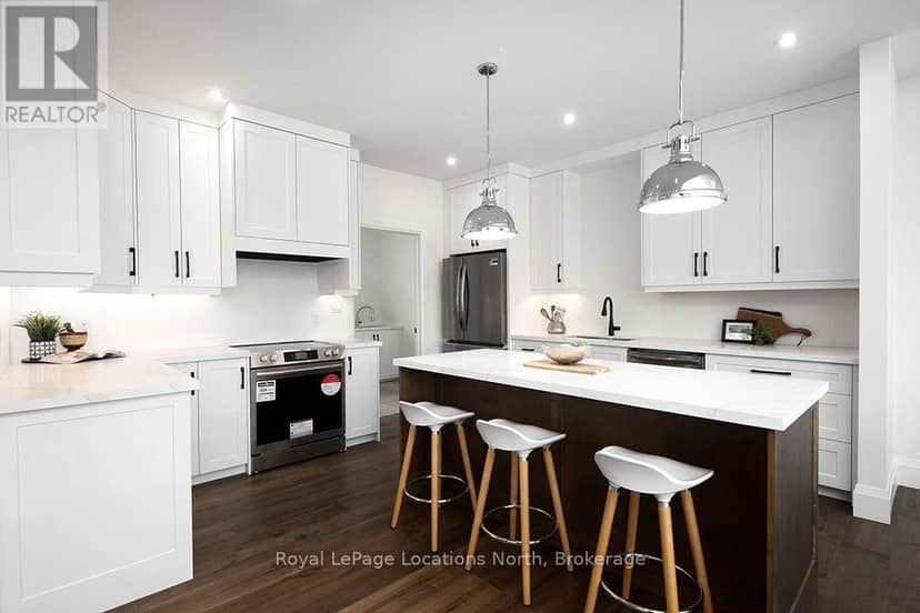 30 - 8 Hilton Lane — photo 10 of 27